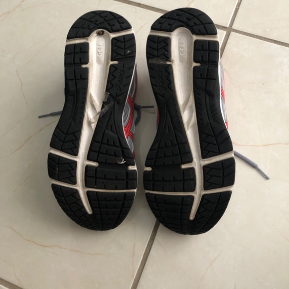 Running shoes/sneakers - Picture 2 of 3